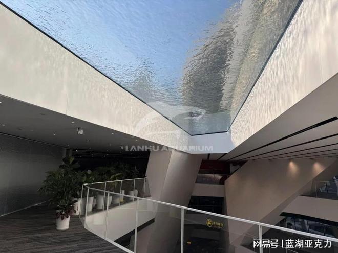 【蓝湖工程案例】太平鸟总部屋顶鱼池：咫尺匠心打造空中谧境